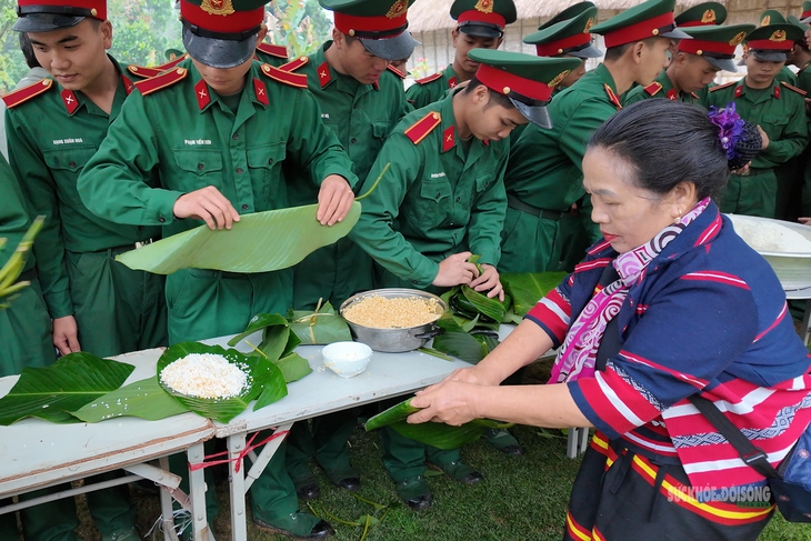 Bánh chưng xanh gói trọn nghĩa tình Tết vì người nghèo dịp Xuân Bính Ngọ 2026- Ảnh 1. Bánh chưng xanh gói trọn nghĩa tình Tết vì người nghèo dịp Xuân Bính Ngọ 2026- Ảnh 1.