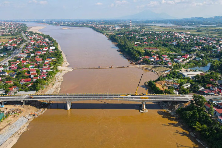 Bổ sung gần 200 tỷ đồng để mở rộng đường nối cầu Phong Châu với đường liên vùng- Ảnh 1. Bổ sung gần 200 tỷ đồng để mở rộng đường nối cầu Phong Châu với đường liên vùng- Ảnh 1.