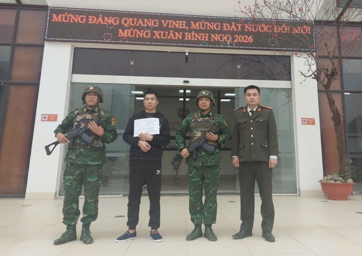 Bắt đối tượng truy nã đặc biệt nguy hiểm tại khu vực biên giới- Ảnh 1. Bắt đối tượng truy nã đặc biệt nguy hiểm tại khu vực biên giới- Ảnh 1.