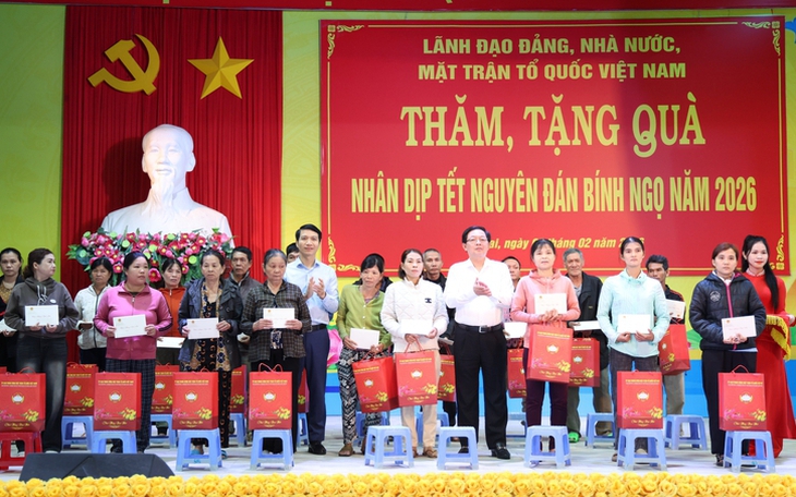 Thủ tướng: Đôn đốc doanh nghiệp chi trả đầy đủ lương, thưởng Tết cho công nhân, người lao động- Ảnh 2.