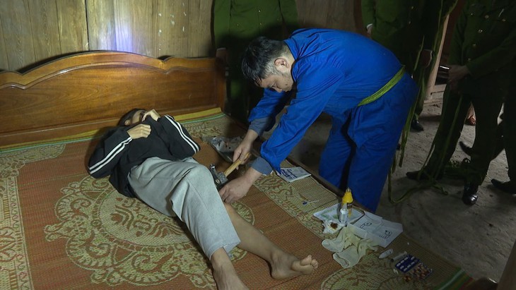 Tiêm thuốc mê, dùng búa đinh tác động vào xương chậu, xương đùi để trục lợi bảo hiểm- Ảnh 1.