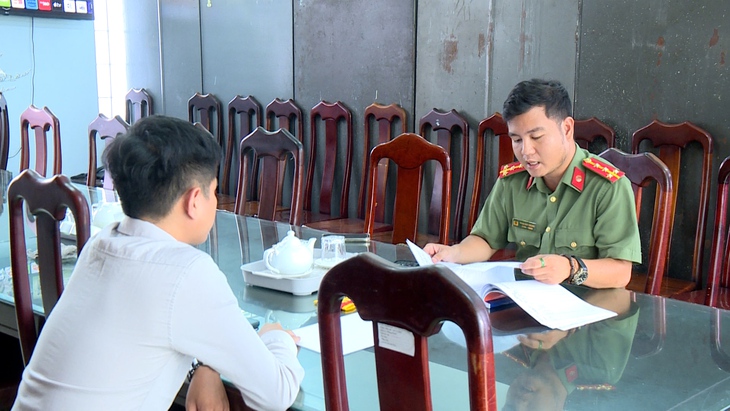 Bị phạt 7,5 triệu đồng vì bình luận sai sự thật về chiến sĩ CSGT hy sinh- Ảnh 1. Bị phạt 7,5 triệu đồng vì bình luận sai sự thật về chiến sĩ CSGT hy sinh- Ảnh 1.