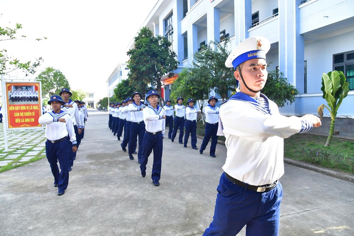 Chiến sĩ mới ở Vùng 2 Hải quân hòa nhập môi trường quân ngũ- Ảnh 2. Chiến sĩ mới ở Vùng 2 Hải quân hòa nhập môi trường quân ngũ- Ảnh 2.