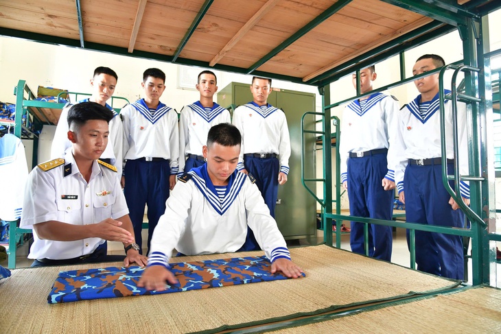 Chiến sĩ mới ở Vùng 2 Hải quân hòa nhập môi trường quân ngũ- Ảnh 3. Chiến sĩ mới ở Vùng 2 Hải quân hòa nhập môi trường quân ngũ- Ảnh 3.