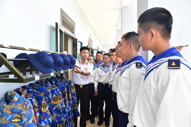 Chiến sĩ mới ở Vùng 2 Hải quân hòa nhập môi trường quân ngũ- Ảnh 4. Chiến sĩ mới ở Vùng 2 Hải quân hòa nhập môi trường quân ngũ- Ảnh 4.