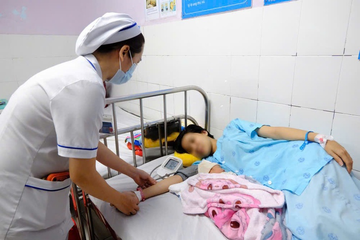 Sốc phản vệ sau khi ăn ốc, thai phụ phải mổ khẩn cấp để cứu con- Ảnh 1.