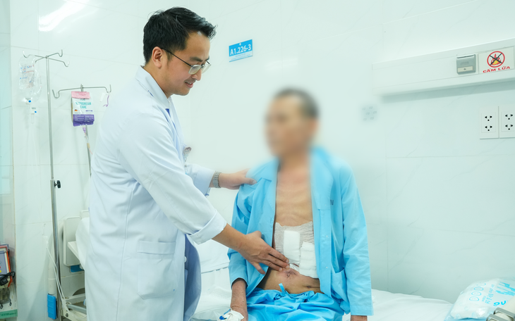 Người đàn ông suýt mất mạng vì mảnh xương đâm thủng dạ dày- Ảnh 3.