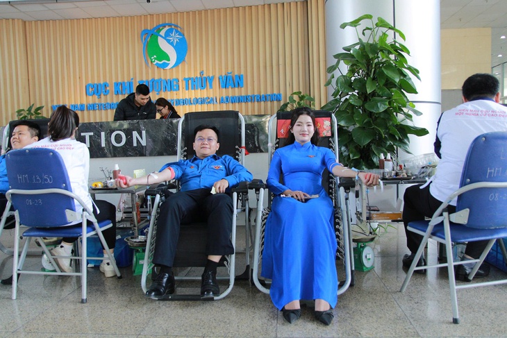 Cán bộ ngành khí tượng thủy văn sôi nổi hiến máu dịp kỉ niệm Ngày Khí tượng thế giới- Ảnh 1. Cán bộ ngành khí tượng thủy văn sôi nổi hiến máu dịp kỉ niệm Ngày Khí tượng thế giới- Ảnh 1.