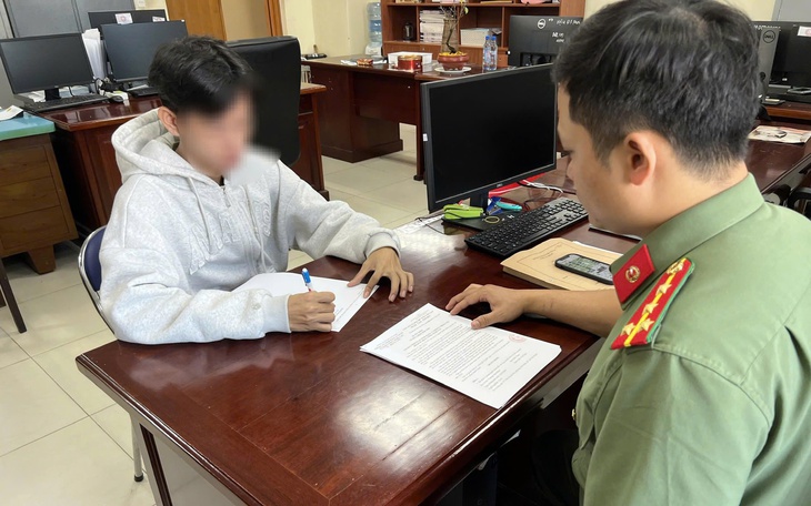 Mang dao tự chế đi trả thù, 7 đối tượng bị khởi tố- Ảnh 2.