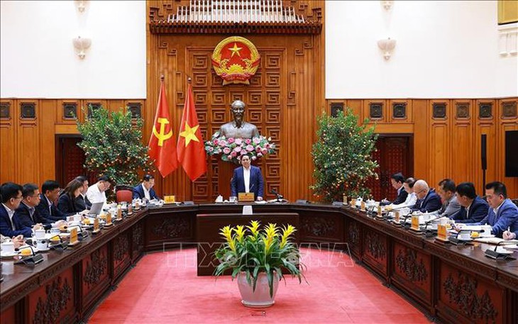 Thủ tướng kêu gọi người dân bình tĩnh, không hoảng hốt trước biến động của xăng dầu- Ảnh 1. Thủ tướng kêu gọi người dân bình tĩnh, không hoảng hốt trước biến động của xăng dầu- Ảnh 1.
