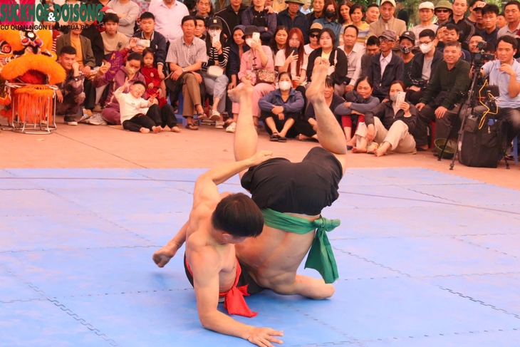 Sới vật ngày Xuân, để sân chơi là niềm tự hào của cộng đồng
Kỳ 1: Ngày Xuân đến hội xem vật- Ảnh 6. Sới vật ngày Xuân, để sân chơi là niềm tự hào của cộng đồng
Kỳ 1: Ngày Xuân đến hội xem vật- Ảnh 6.