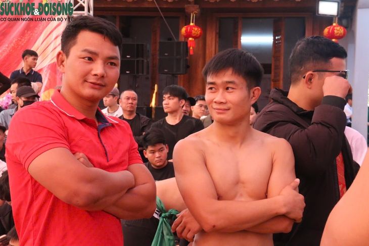 Sới vật ngày Xuân, để sân chơi là niềm tự hào của cộng đồng
Kỳ 1: Ngày Xuân đến hội xem vật- Ảnh 8. Sới vật ngày Xuân, để sân chơi là niềm tự hào của cộng đồng
Kỳ 1: Ngày Xuân đến hội xem vật- Ảnh 8.
