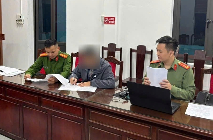 Bình luận xúc phạm lãnh đạo thành phố, 2 chủ tài khoản bị xử phạt 15 triệu đồng- Ảnh 1. Bình luận xúc phạm lãnh đạo thành phố, 2 chủ tài khoản bị xử phạt 15 triệu đồng- Ảnh 1.