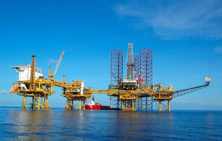 Giá dầu thế giới từng ở mức âm, người bán phải trả tiền cho người mua - Ảnh 1.