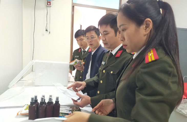 ‘Thần y' dỏm và sự thật về bài thuốc xương khớp 3 đời từ lá cây và cỏ- Ảnh 5. ‘Thần y' dỏm và sự thật về bài thuốc xương khớp 3 đời từ lá cây và cỏ- Ảnh 5.