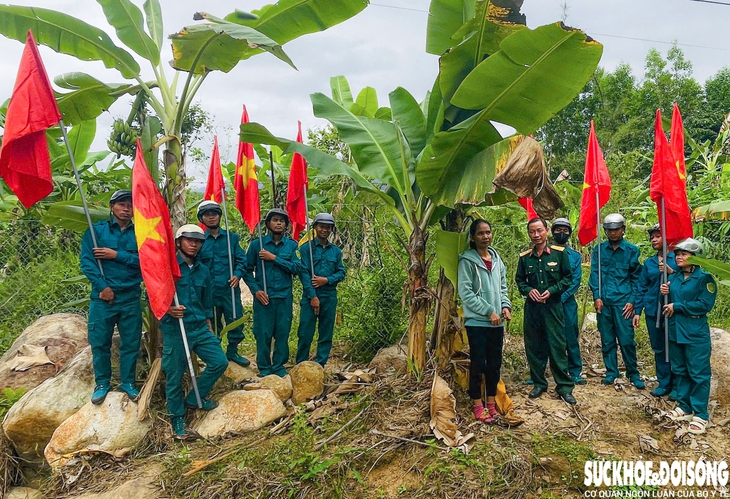Lực lượng vũ trang Khánh Hòa đưa thông tin bầu cử đến với bà con dân tộc thiểu số- Ảnh 2. Lực lượng vũ trang Khánh Hòa đưa thông tin bầu cử đến với bà con dân tộc thiểu số- Ảnh 2.