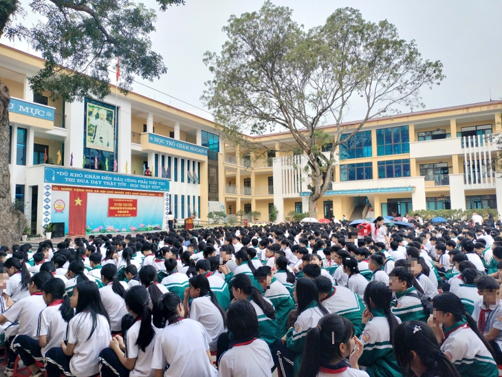 Đã rõ nguyên nhân học sinh lớp 7 ở Lào Cai bị bạn cùng lớp dùng bút đâm vào đùi- Ảnh 1. Đã rõ nguyên nhân học sinh lớp 7 ở Lào Cai bị bạn cùng lớp dùng bút đâm vào đùi- Ảnh 1.