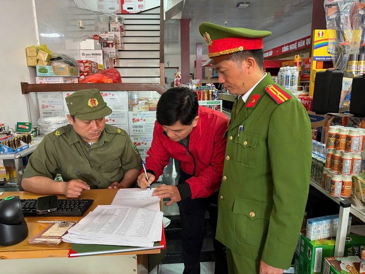 'Đi từng ngõ, gõ từng nhà', hoàn thành tổng rà soát cư trú phục vụ bầu cử- Ảnh 1.