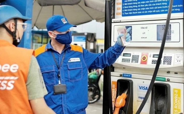 Thủ tướng chỉ đạo loạt biện pháp bảo đảm cung ứng xăng dầu, xử lý nghiêm hành vi 'găm hàng'- Ảnh 1.