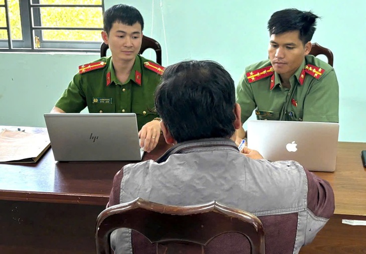 Bị phạt 7,5 triệu đồng vì chia sẻ thông tin sai sự thật, bôi nhọ uy tín lãnh đạo- Ảnh 1. Bị phạt 7,5 triệu đồng vì chia sẻ thông tin sai sự thật, bôi nhọ uy tín lãnh đạo- Ảnh 1.
