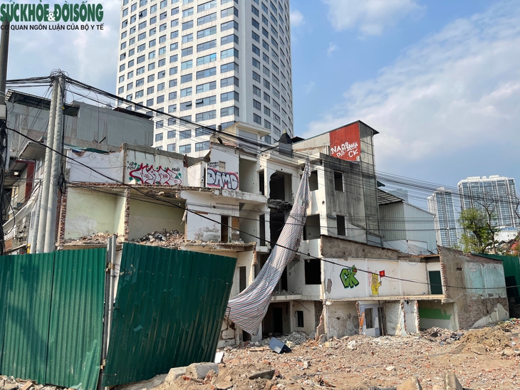 Hà Nội: Diện mạo khác lạ của những ngôi nhà sau giải phóng mặt bằng đường Vành đai 1- Ảnh 8. Hà Nội: Diện mạo khác lạ của những ngôi nhà sau giải phóng mặt bằng đường Vành đai 1- Ảnh 8.