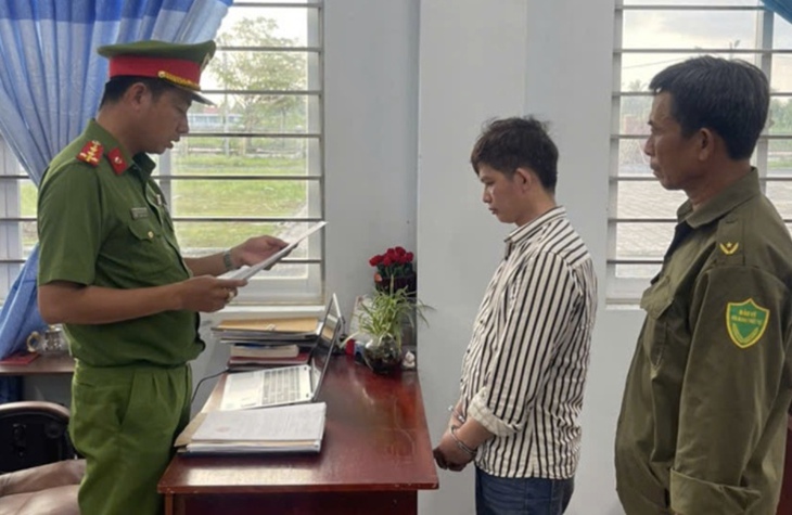 Tìm 'ma túy đá' trên ứng dụng mua sắm, đặt hàng 300.000 đồng rồi bị khởi tố- Ảnh 1.