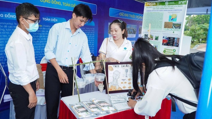 Thực hiện Nghị quyết Đại hội XIV: Tổ chức lại hệ thống y tế cơ sở, y tế dự phòng để phục vụ người dân tốt hơn- Ảnh 1. Thực hiện Nghị quyết Đại hội XIV: Tổ chức lại hệ thống y tế cơ sở, y tế dự phòng để phục vụ người dân tốt hơn- Ảnh 1.