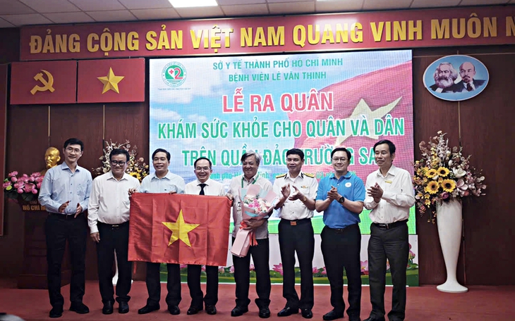 65 y, bác sĩ TPHCM ra Trường Sa chăm sóc sức khỏe cho quân và dân- Ảnh 10.