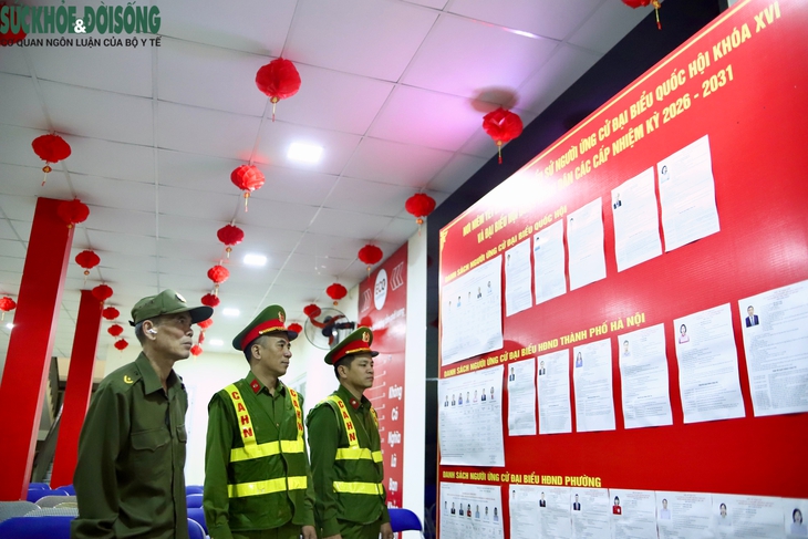 Trước giờ bầu cử: Công an Hà Nội 'trực chiến' xuyên đêm, bảo đảm an ninh các điểm bỏ phiếu- Ảnh 3. Trước giờ bầu cử: Công an Hà Nội 'trực chiến' xuyên đêm, bảo đảm an ninh các điểm bỏ phiếu- Ảnh 3.