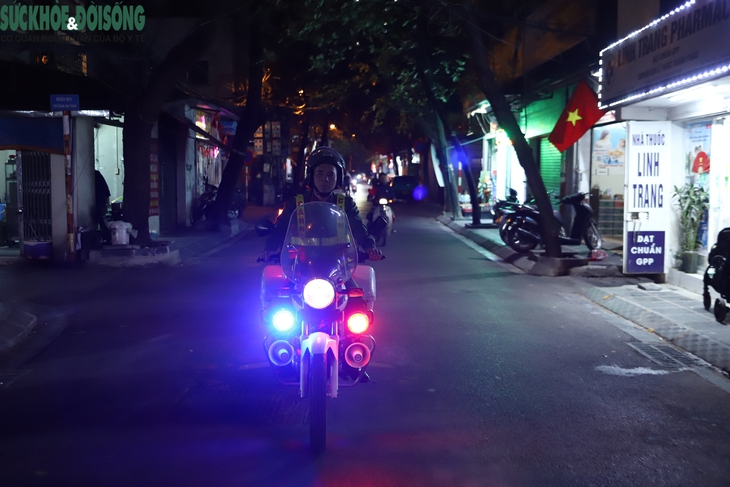Trước giờ bầu cử: Công an Hà Nội 'trực chiến' xuyên đêm, bảo đảm an ninh các điểm bỏ phiếu- Ảnh 5. Trước giờ bầu cử: Công an Hà Nội 'trực chiến' xuyên đêm, bảo đảm an ninh các điểm bỏ phiếu- Ảnh 5.