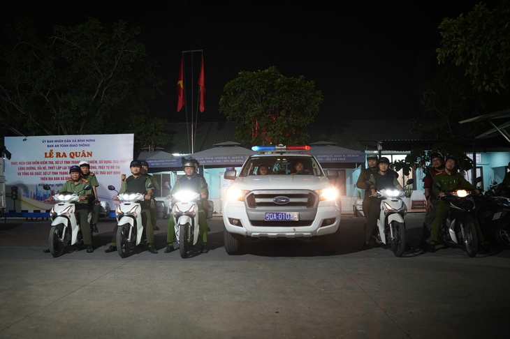 Công an TPHCM tăng cường tuần tra, bảo đảm an ninh trước giờ bầu cử- Ảnh 2. Công an TPHCM tăng cường tuần tra, bảo đảm an ninh trước giờ bầu cử- Ảnh 2.
