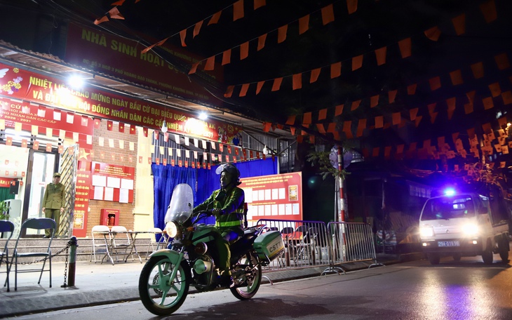 Trước giờ bầu cử: Công an Hà Nội "trực chiến" xuyên đêm, bảo đảm an ninh các điểm bỏ phiếu