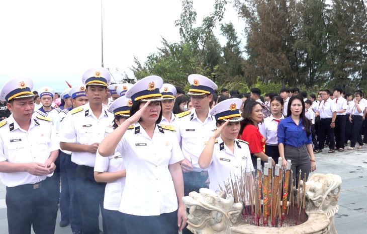 Vùng 4 Hải quân tri ân những 'người con' anh dũng hy sinh bảo vệ chủ quyền biển đảo- Ảnh 2.