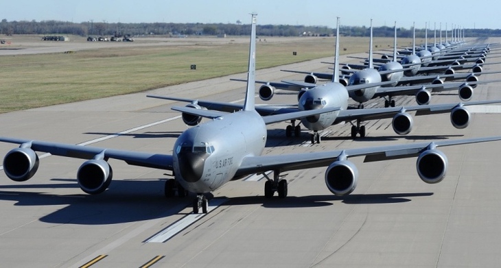 Hàng loạt máy bay tiếp nhiên liệu KC-135 Mỹ trúng đòn tên lửa từ Iran- Ảnh 1.