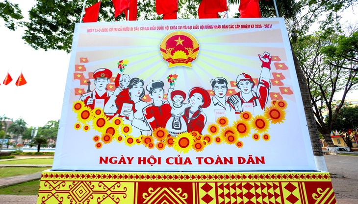 Sắc đỏ phủ dọc các cung đường Đắk Lắk hướng về ngày bầu cử- Ảnh 5.