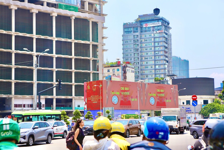 TPHCM rực rỡ cờ hoa trước ngày bầu cử 15/3- Ảnh 11.