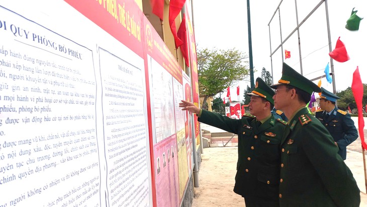 Hình ảnh cử tri đặc khu Bạch Long Vĩ đi bầu cử sớm một ngày- Ảnh 1. Hình ảnh cử tri đặc khu Bạch Long Vĩ đi bầu cử sớm một ngày- Ảnh 1.