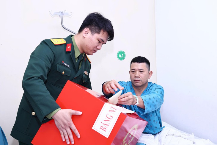 Nữ cử tri gắn bó với Quốc hội từ khóa I bỏ phiếu bầu cử, gửi gắm nhiều kỳ vọng- Ảnh 8. Nữ cử tri gắn bó với Quốc hội từ khóa I bỏ phiếu bầu cử, gửi gắm nhiều kỳ vọng- Ảnh 8.