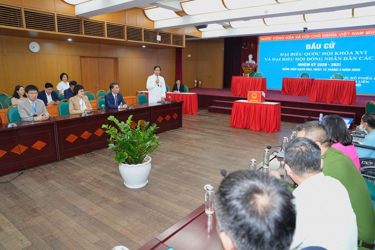 'Ngày hội non sông' trong không gian bệnh viện đặc biệt lớn nhất miền Bắc- Ảnh 1.