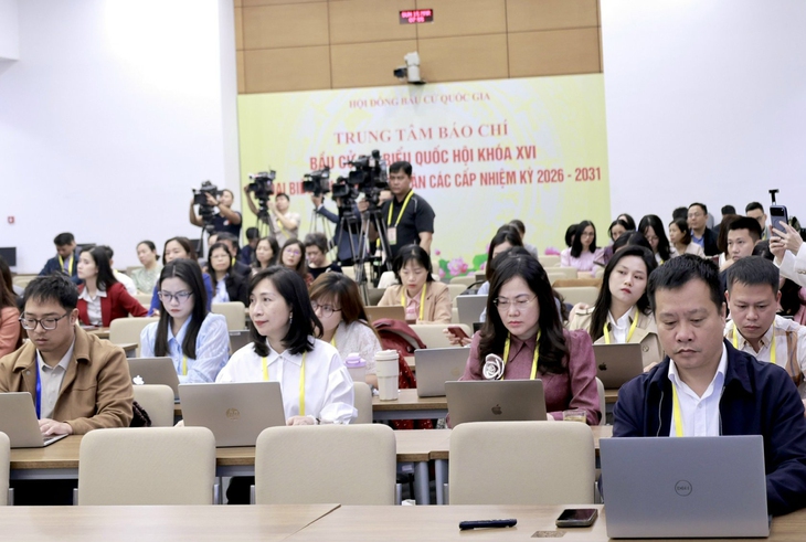 Phó Chủ tịch Quốc hội đánh giá cao hoạt động tác nghiệp của báo chí trong ngày bầu cử- Ảnh 3. Phó Chủ tịch Quốc hội đánh giá cao hoạt động tác nghiệp của báo chí trong ngày bầu cử- Ảnh 3.