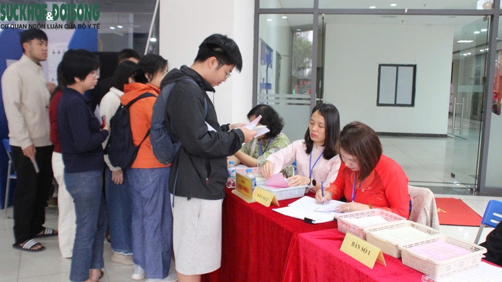 Cử tri cao tuổi ở Hà Nội dậy sớm chọn người xứng đáng- Ảnh 3. Cử tri cao tuổi ở Hà Nội dậy sớm chọn người xứng đáng- Ảnh 3.