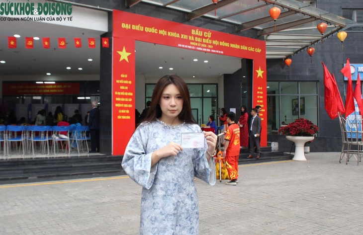 Cử tri cao tuổi ở Hà Nội dậy sớm chọn người xứng đáng- Ảnh 5. Cử tri cao tuổi ở Hà Nội dậy sớm chọn người xứng đáng- Ảnh 5.
