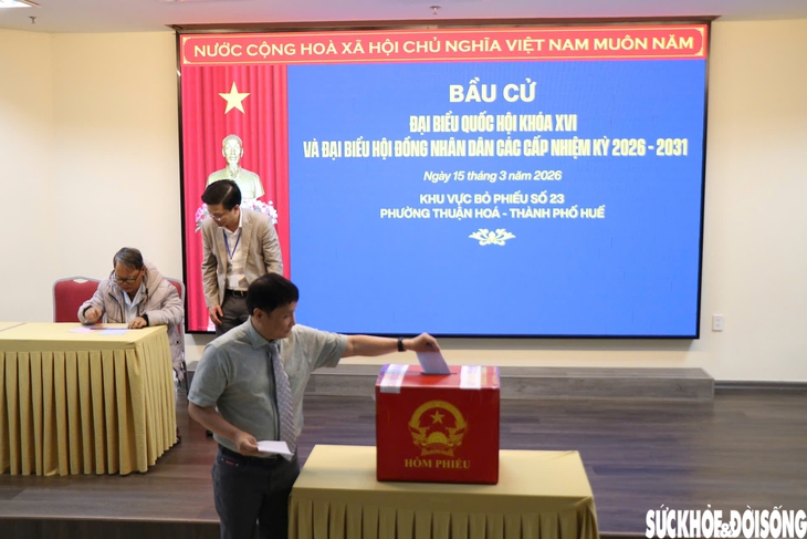 Những cử tri tại điểm bầu cử đặc biệt gửi gắm niềm tin qua từng lá phiếu- Ảnh 1.