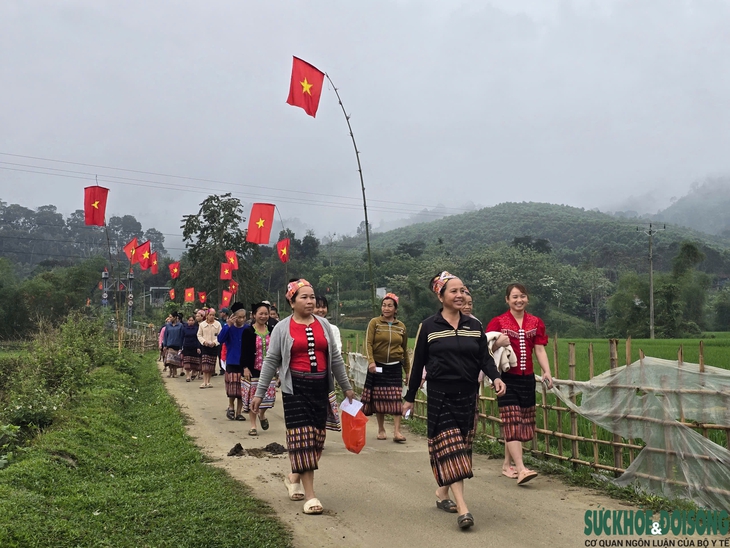 Ấn tượng trang phục truyền thống người Thái trong ngày hội non sông ở vùng biên- Ảnh 1. Ấn tượng trang phục truyền thống người Thái trong ngày hội non sông ở vùng biên- Ảnh 1.