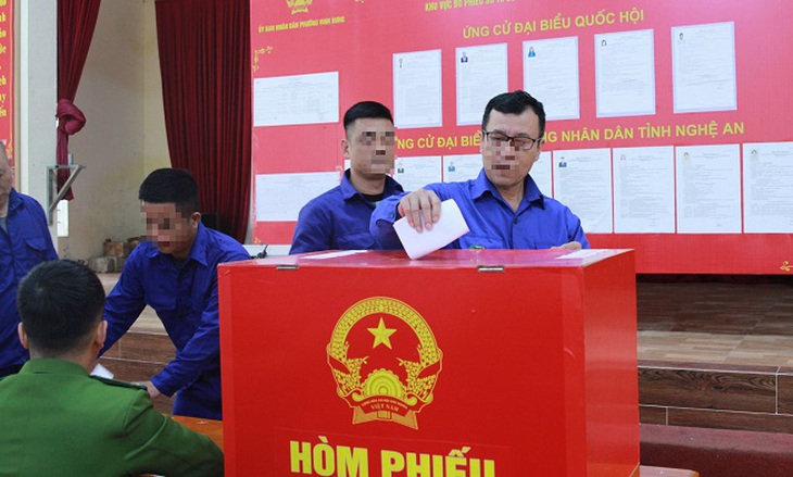 Những cử tri đặc biệt thực hiện quyền công dân, hướng tới làm lại cuộc đời- Ảnh 3. Những cử tri đặc biệt thực hiện quyền công dân, hướng tới làm lại cuộc đời- Ảnh 3.