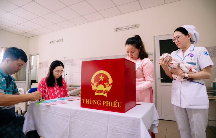 Sản phụ vừa vượt cạn thành công: 'Đây là lần bầu cử đáng nhớ nhất cuộc đời tôi'- Ảnh 3.