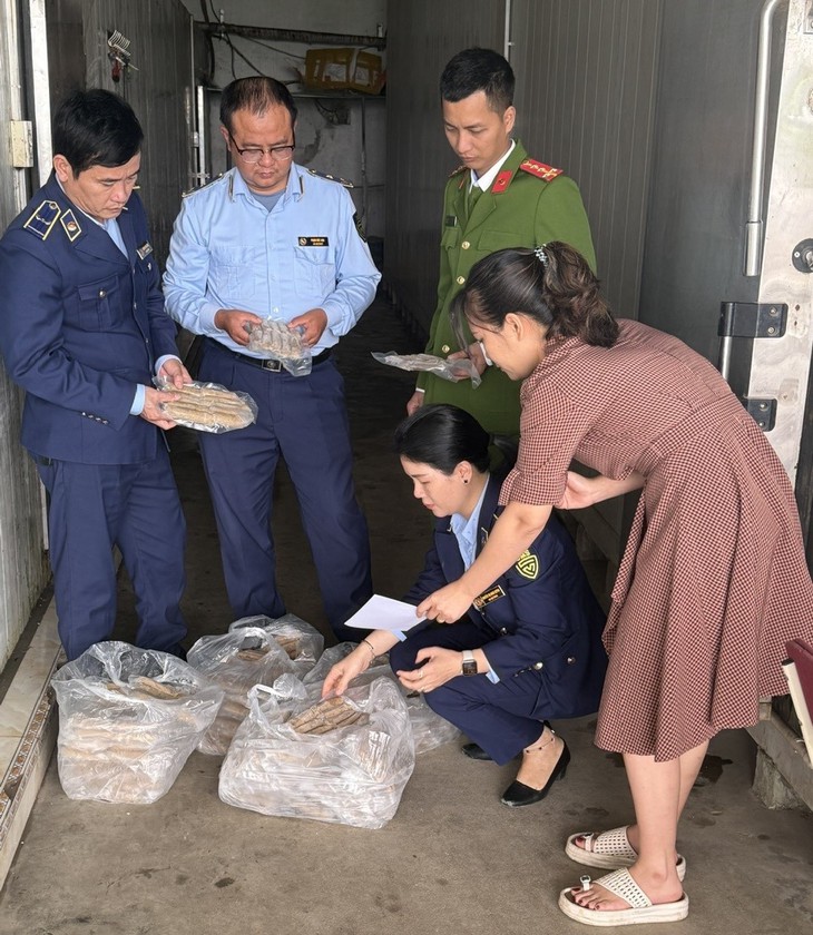 Xử phạt hơn 20 triệu đồng cơ sở kinh doanh dồi sụn không rõ nguồn gốc- Ảnh 2.