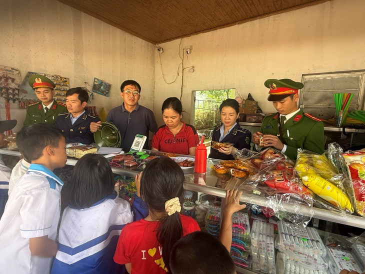 Xử phạt hơn 20 triệu đồng cơ sở kinh doanh dồi sụn không rõ nguồn gốc- Ảnh 1.