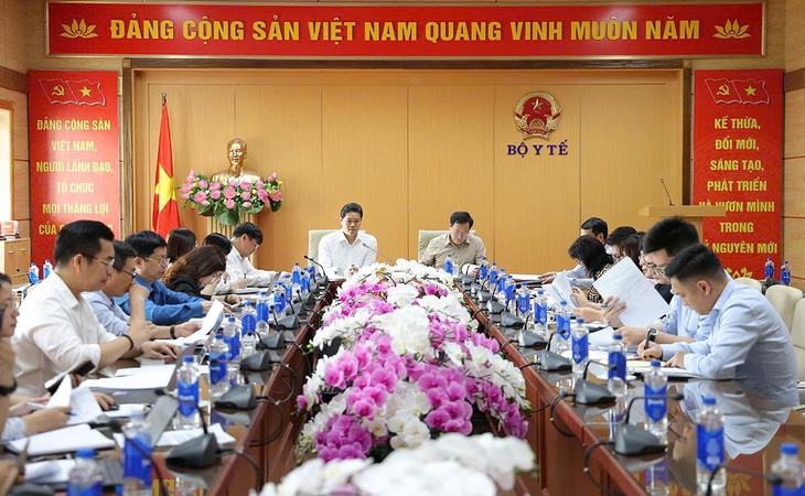 Thúc đẩy hoàn thiện thể chế về phụ cấp đặc thù, hỗ trợ hàng tháng để tăng cường chính sách đãi ngộ nhân lực y tế- Ảnh 1. Thúc đẩy hoàn thiện thể chế về phụ cấp đặc thù, hỗ trợ hàng tháng để tăng cường chính sách đãi ngộ nhân lực y tế- Ảnh 1.