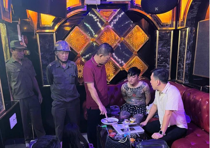 Lộ diện đường dây cung cấp khi triệt phá tụ điểm ma túy tại phòng trọ- Ảnh 1. Lộ diện đường dây cung cấp khi triệt phá tụ điểm ma túy tại phòng trọ- Ảnh 1.